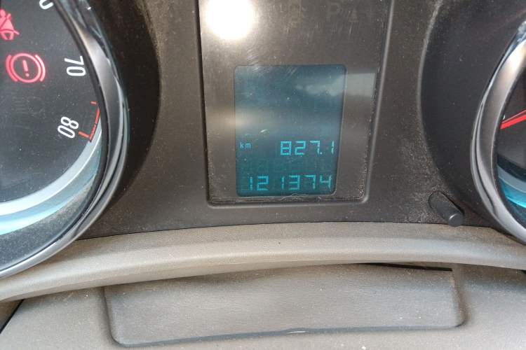 Used Buick GT 2013 GT 1.6L Manual Entry-Level Model Odometer Close Up