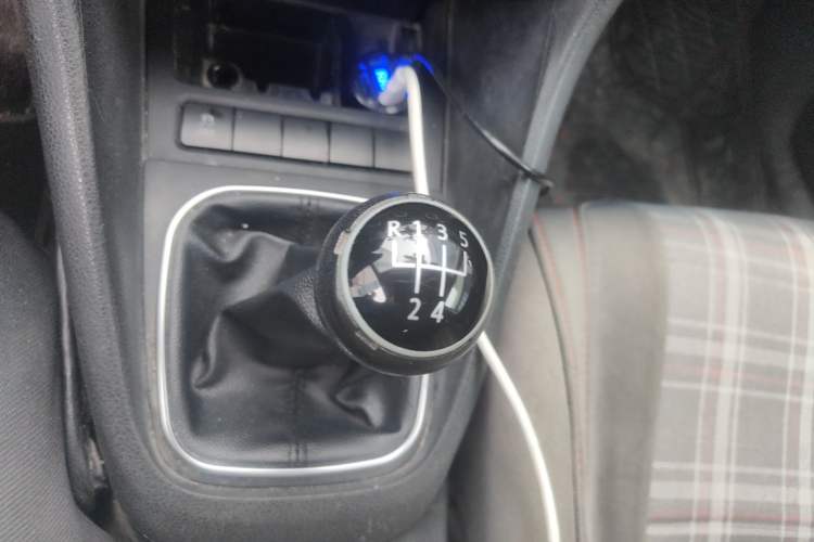 Used Volkswagen Golf 2012 1.6 Manual Comfort Edition Gear Lever