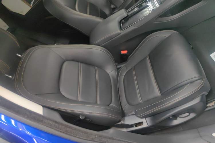 Used Jaguar F-PACE 2018 2.0T Two-Wheel Drive Urban Deluxe Edition