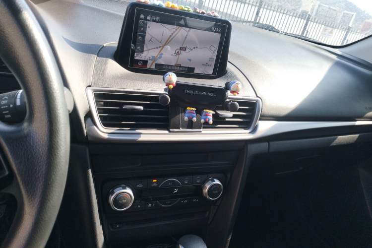 Used Mazda 3 Axela 2017 Hatchback 1.5L Automatic Luxury Model Emission Standard China V Audio And AC Panel