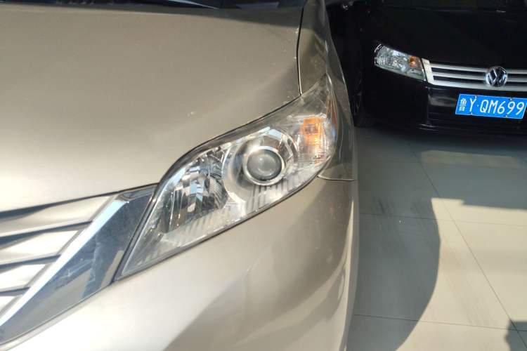 Used Toyota SIENNA 2015 3.5L 4WD LE Gasoline U.S. Specification Left Front Headlight