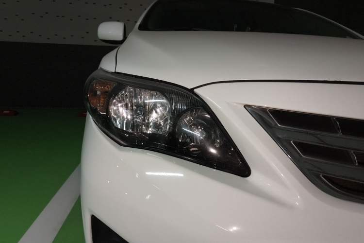 Used Toyota Corolla 2013 Special Edition 1.8L CVT ZhiKu GL-i Right Front Headlight