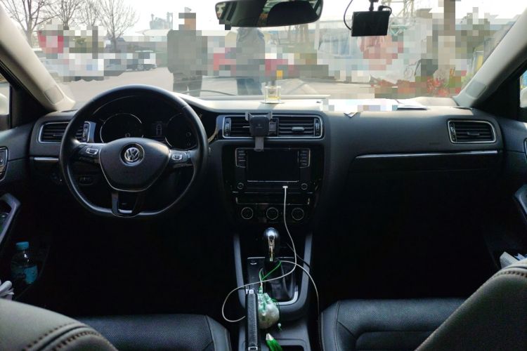 Used Volkswagen Sagitar 2017 230TSI Automatic Luxury Edition
