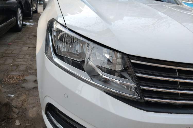 Used Volkswagen Lavida 2015 1.6L Automatic Comfort Edition
