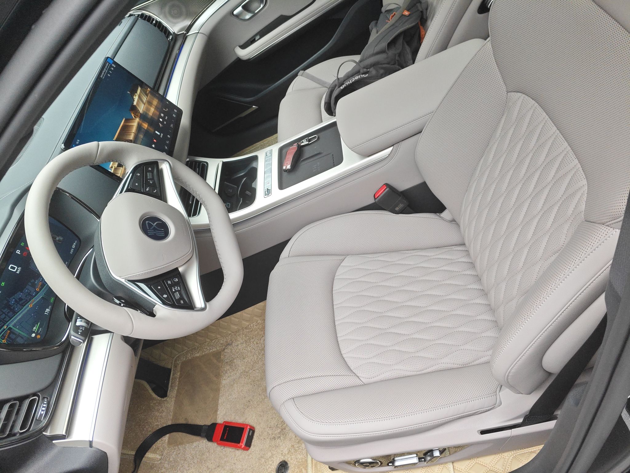 Переднее сиденье в автомобиле