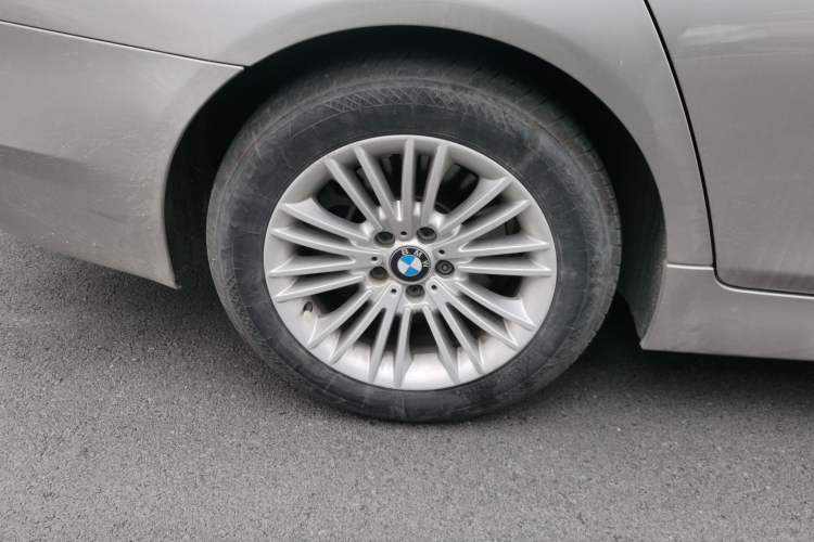 Used BMW 5 Series 2014 525Li Leading Model
