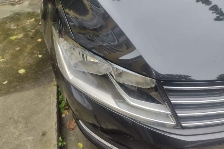 Used Volkswagen Lavida 2015 1.6L Manual Comfort Edition Right Front Headlight