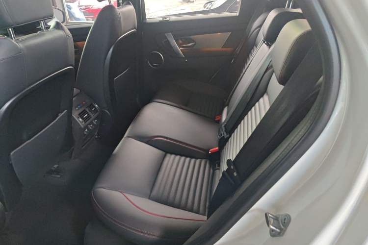 Used Land Rover Discovery Sport 2022 249 PS Metropolitan Edition 5 Seats Left Rear Seat