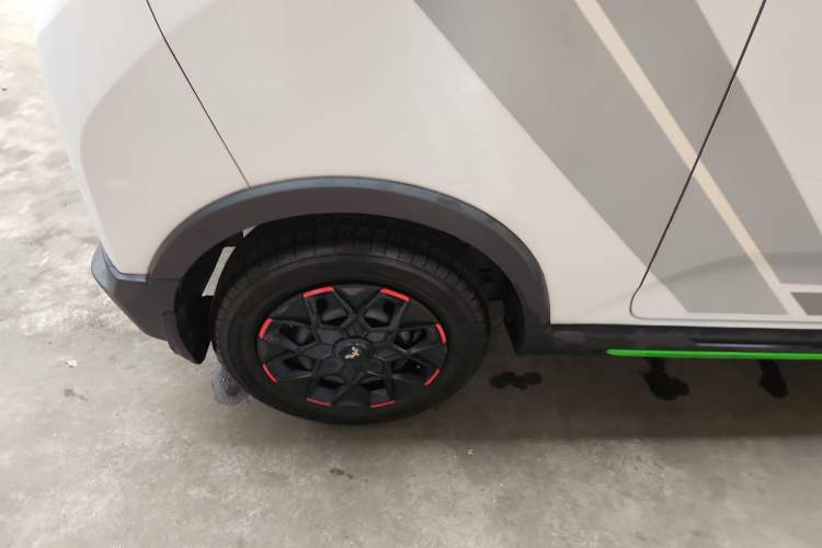 Used Wuling Hongguang MINIEV 2022 GAMEBOY 300km Play Edition Lithium Iron Phosphate Right Rear Wheel Hub