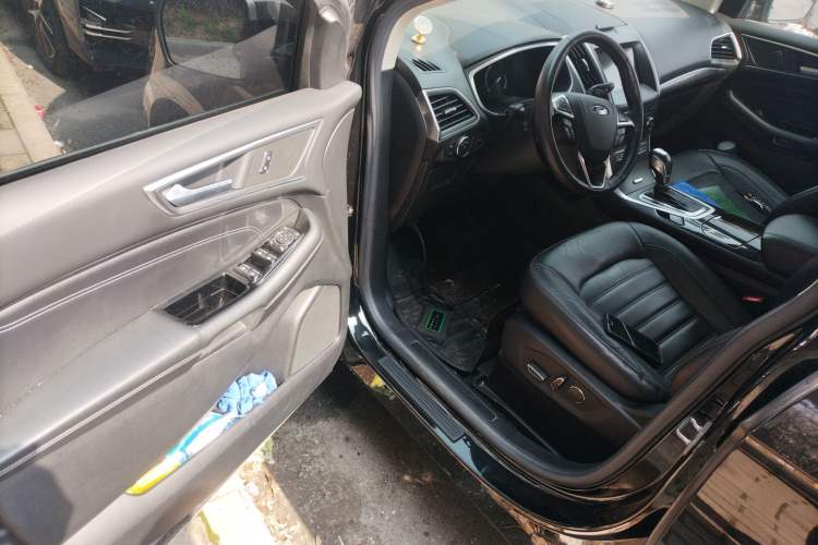 Used Ford Edge 2016 EcoBoost 245 Two-Wheel-Drive Titanium 7-Seater
