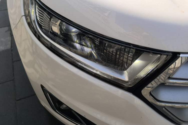 Used Ford Edge 2016 EcoBoost 245 Four-Wheel Drive Titanium 7-Seater Right Front Headlight