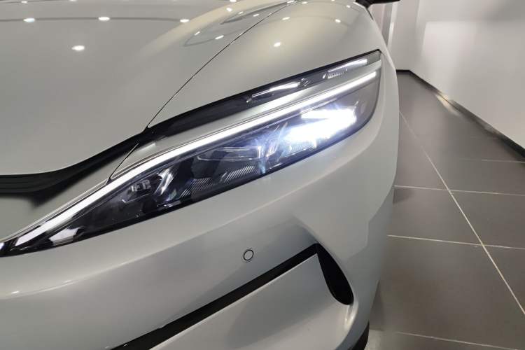 Used BYD Han L 2025 EV Four-Wheel Drive LiDAR Flagship Model Left Front Headlight