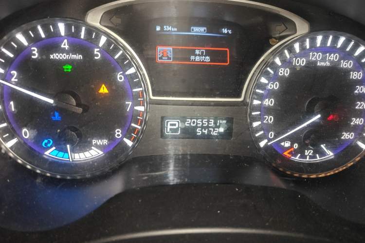 Used Infiniti QX60 2014 2.5 S/C Hybrid Two-Wheel Drive Excellence Edition Odometer Close Up