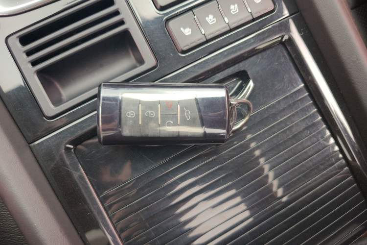 Used GAC Trumpchi GS8 2017 320T Two-Wheel Drive Luxury Smart Connectivity Version (7 Seats) Vehicle Key