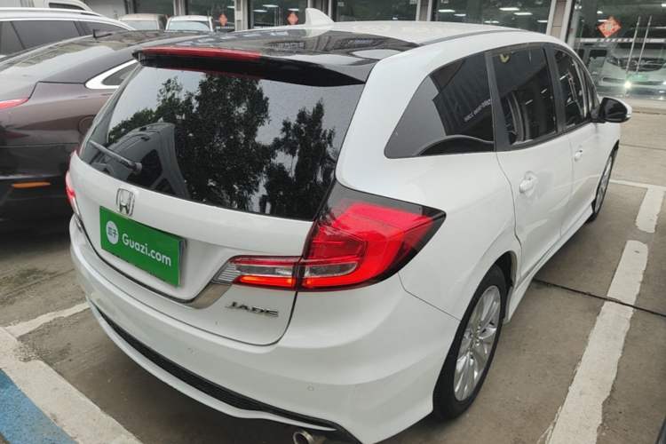 Used Honda Jade 2017 1.8L automatic Comfort version 5 seats
