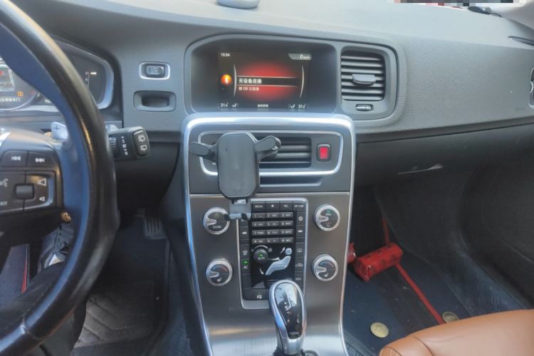 Used Volvo V60 2014 Restyled T5 Zhiya Edition
