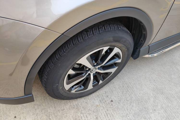 Used Toyota RAV4 2016 2.0L CVT Two-Wheel Drive Smart Edition China V Standard Left Front Wheel Hub