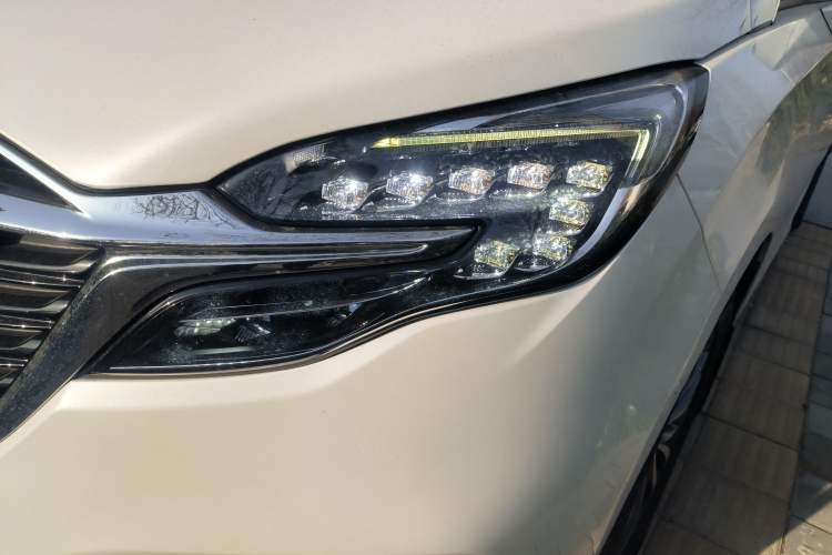 Used Buick GL8 2022 ES Landtrek 653T Luxury Edition