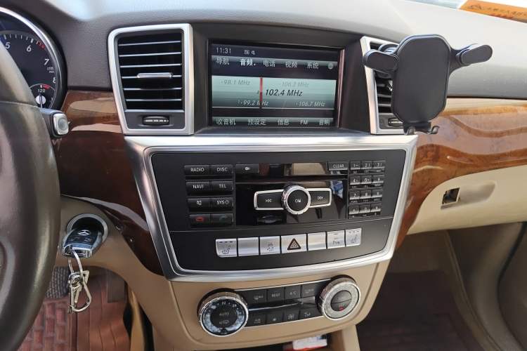 Used Mercedes-Benz M-Class 2012 ML 350 Sport Edition Audio And AC Panel