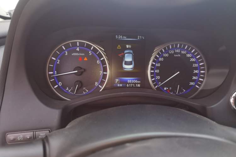 Used Infiniti Q50L 2016 2.0T Comfort Edition Odometer Close Up