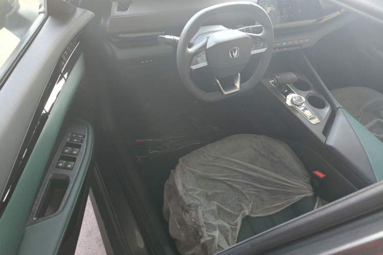 Used CHANGAN UNI-V iDD 2024 Blue Whale Smart Electric iDD 136km ZhiKu Model