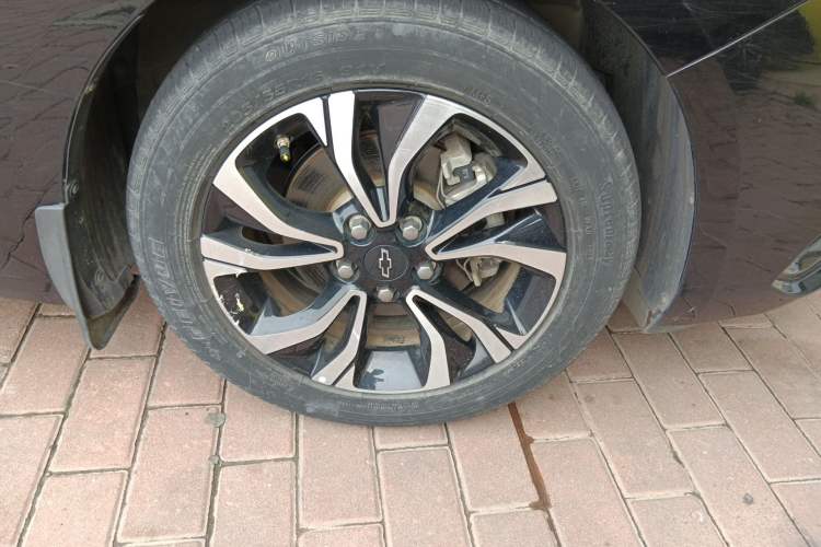 Used Chevrolet Monza 2020 Light Hybrid RS 330T Automatic Comfort Edition Right Front Wheel Hub