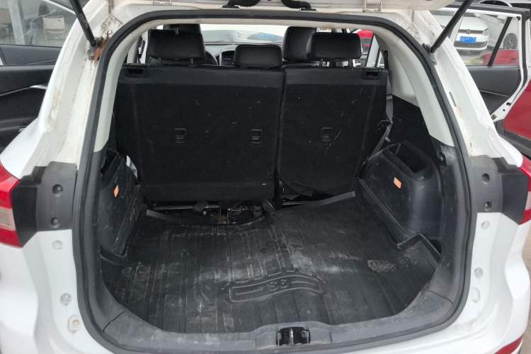 Used HYOSOW S6 2016 1.5T Manual Leading Model Trunk