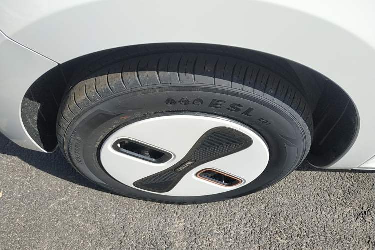 Used CHANGAN NEVO Lumin 2026 Model Treasure Edition 205km Passionate Beige Ningde Left Front Wheel Hub