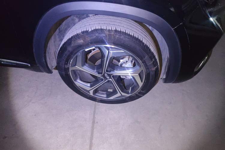 Used Geely Auto Monjaro L 2024 2.0TD High-Power Automatic Two-Wheel Drive Yunqi Version Right Front Wheel Hub
