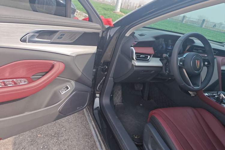 Used Hongqi H5 2025 2.0T Automatic Flag Edition – 500 000 Units Commemorative Version
