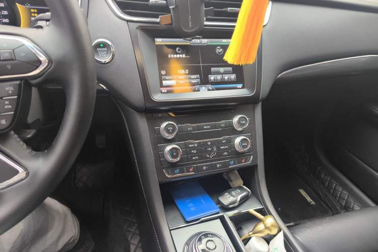 Used Ford Taurus 2015 EcoBoost 245 Fashion Edition Audio And AC Panel