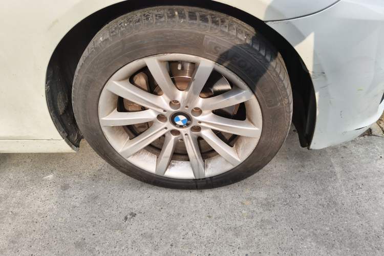 Used BMW 5 Series 2014 535Li Leading Model
