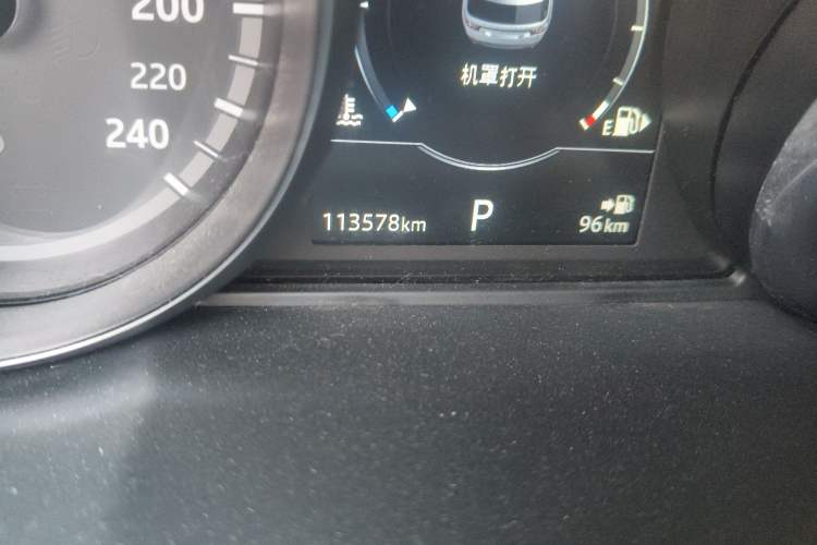 Used Land Rover Discovery Sport 2018 240 PS SE Version Odometer Close Up