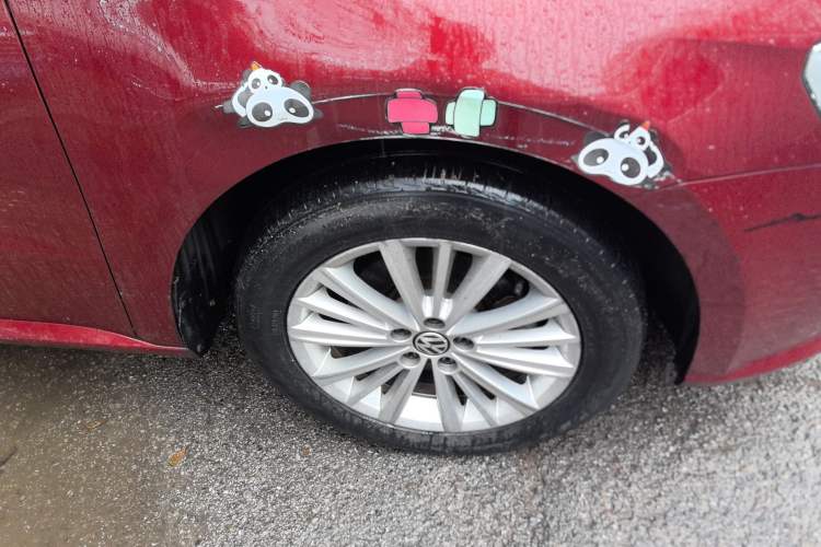 Used Volkswagen Gran Lavida 2013 1.6L Automatic Comfort Model Right Front Wheel Hub