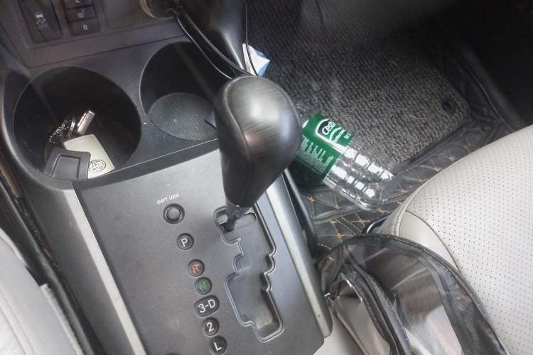 Used Toyota RAV4 2009 2.4L Automatic Luxury Edition Gear Lever