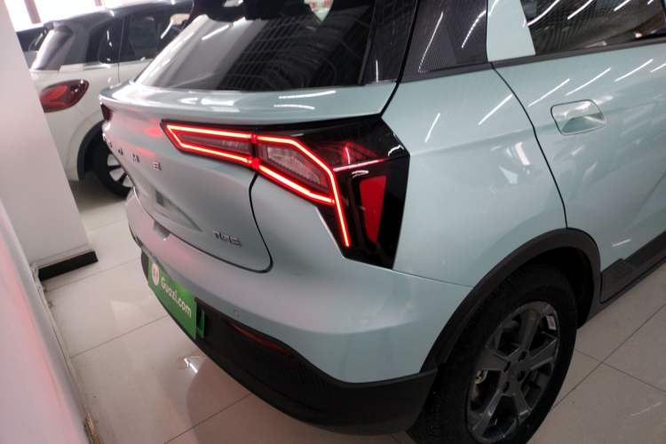 Used Geometry E Firefly 2024 401 km Fluorescent