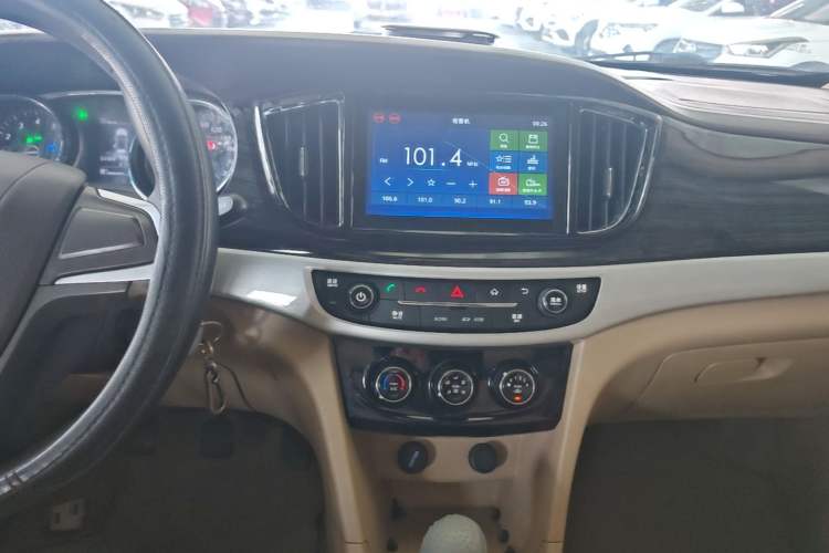 Used Baojun 730 2016 1.5L Manual Comfort Version 7 Seats China V Emission Standard Audio And AC Panel