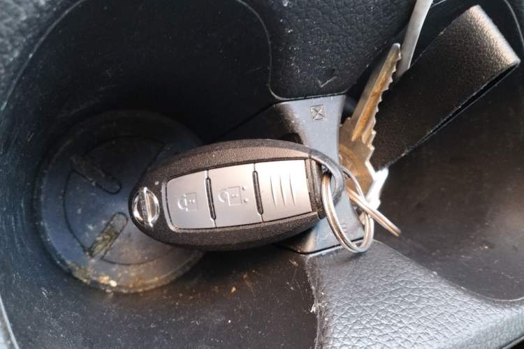 Used Nissan X-Trail 2023 Classic 2.0L Two-Wheel Drive Smart Connect Premium Edition
