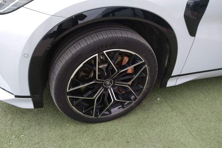 Used BYD Song L EV 2025 Intelligent Driving Version 602 km Range LiDAR-equipped All-Wheel-Drive Type Left Front Wheel Hub