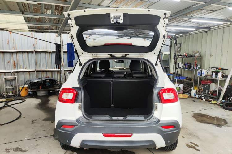 Used Brilliance V3 2016 1.5T Automatic Elite Model Trunk