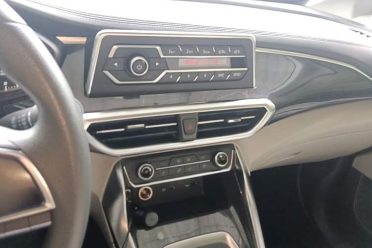 Used SAIC MAXUS G50 2023 1.5T Manual Comfort B Trim

