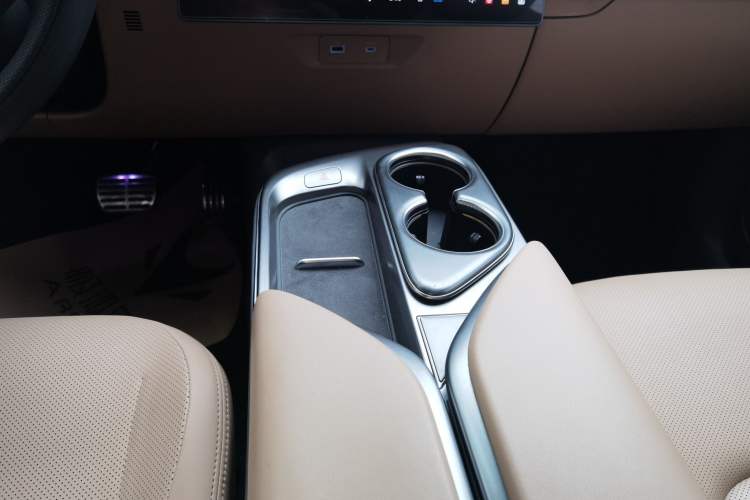 Used ARCFOX Alpha T5 2024 520 MAX Gear Lever