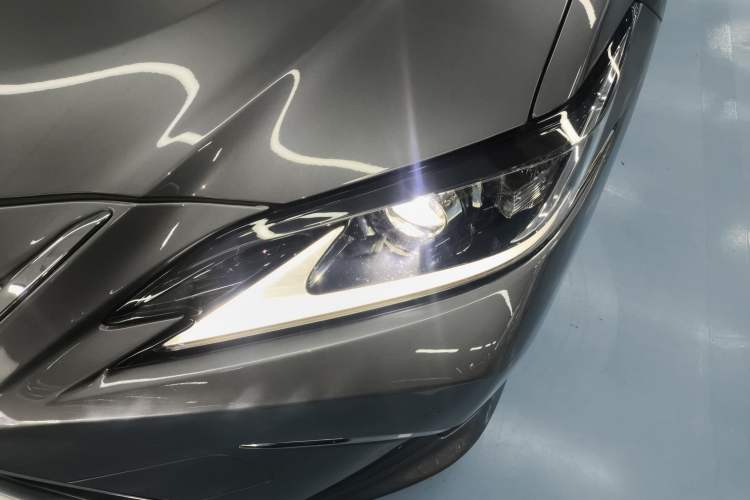 Used Lexus ES 2018 300h Premier Edition China VI Standard