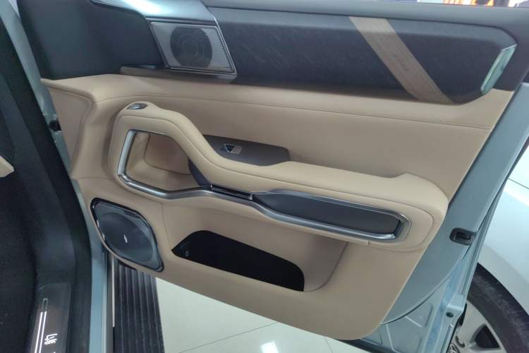 Used Formula Leopard 8 2025 Smart & Brave Flagship Edition 7 Seats
