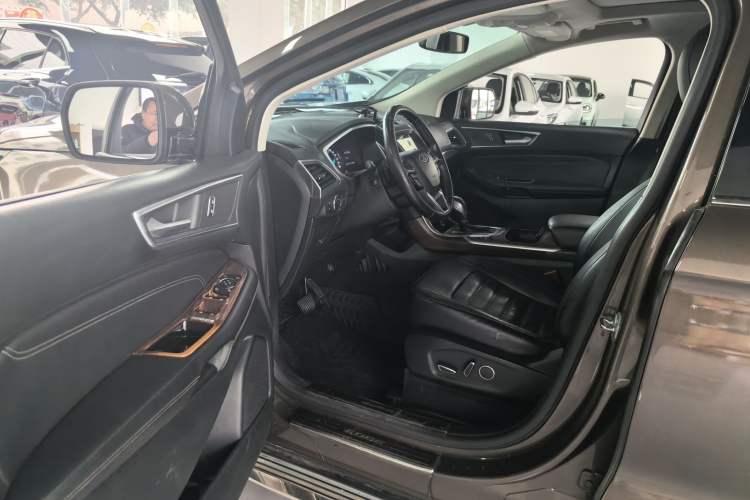 Used Ford Edge 2017 EcoBoost 245 Two-Wheel-Drive Sporty 7-Seater