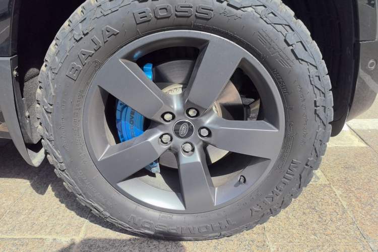 Used Land Rover Defender 2024 110 3.0T P400 X-DYNAMIC HSE Right Front Wheel Hub