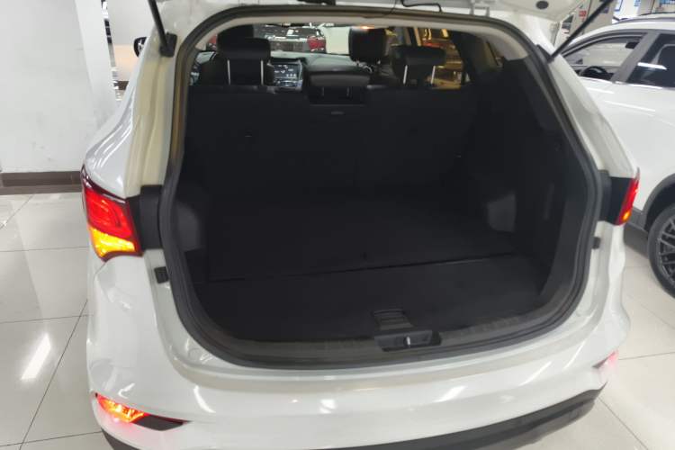 Used Hyundai Santa Fe 2017 2.4L Automatic Two-Wheel Drive Smart Version 5 Seats Trunk