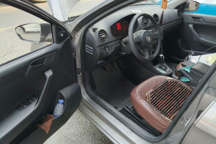 Used Volkswagen Jetta 2013 1.6L Automatic Fashion Model Driver Seat