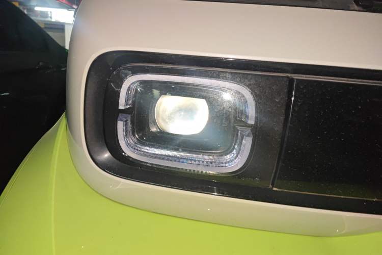 Used Baojun KiWi EV 2021 Artist Model Lithium Iron Phosphate
