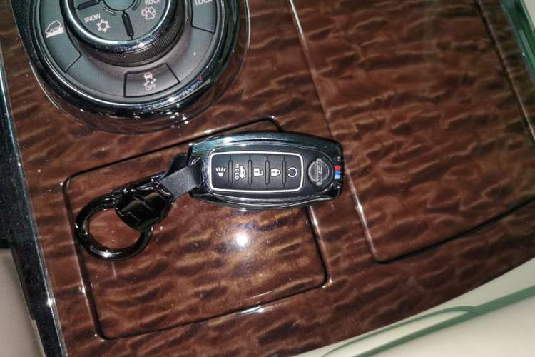 Used Nissan Patrol 2018 4.0L LinkedIn Edition Vehicle Key